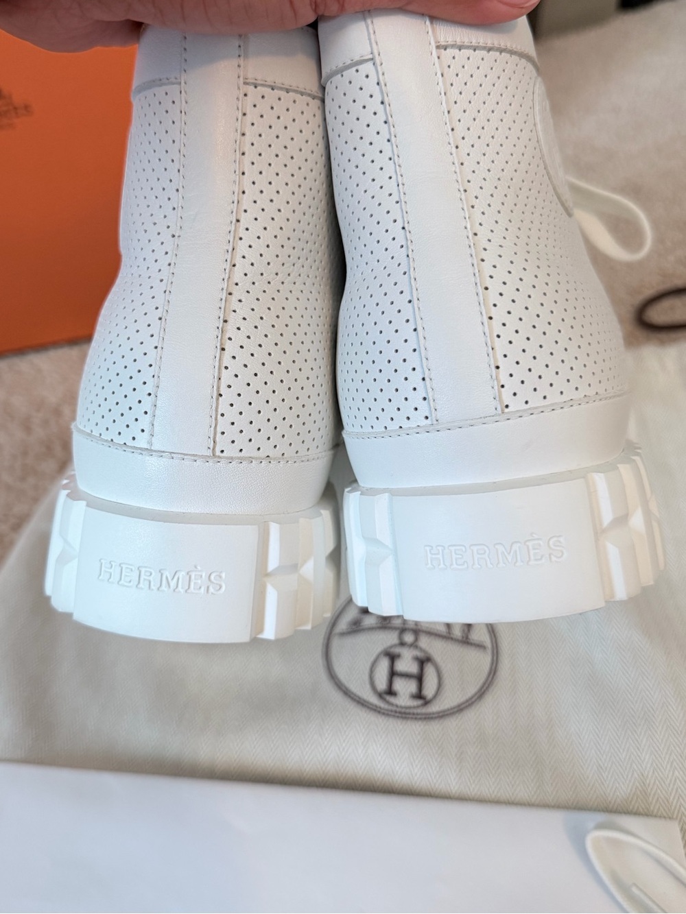HERMÈS - Picture 7 of 16